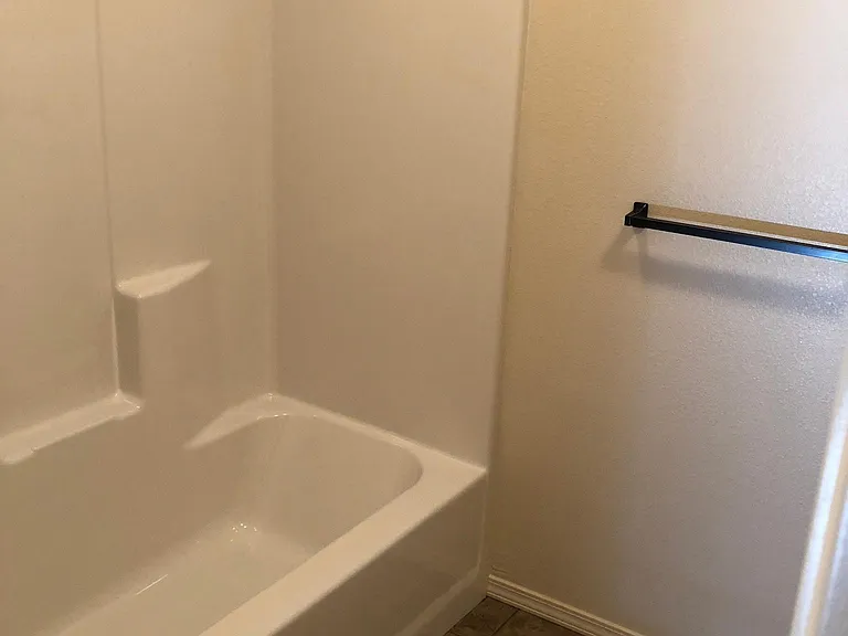 107 Ashley Dr — Photo 9