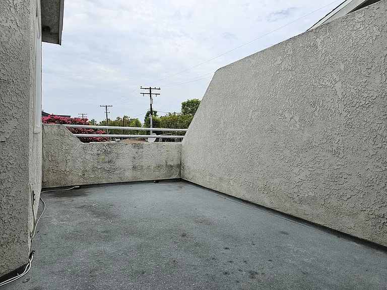 607 W Broadway #205 — Photo 17