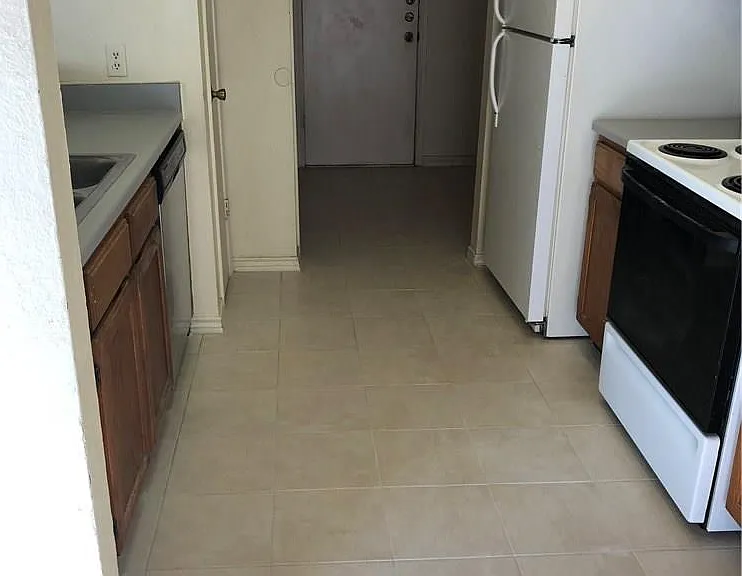 13311 Saddlebrook Trl #B — Photo 2