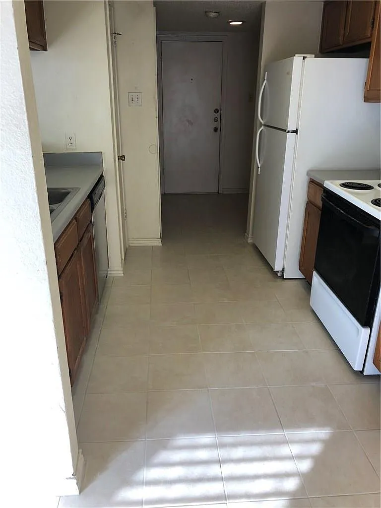 Building Photo - 13311 Saddlebrook Trl #B