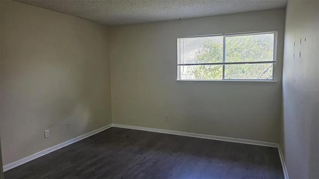1 bed, 1.0 bath, 678 sqft, $1,300 — Photo 2