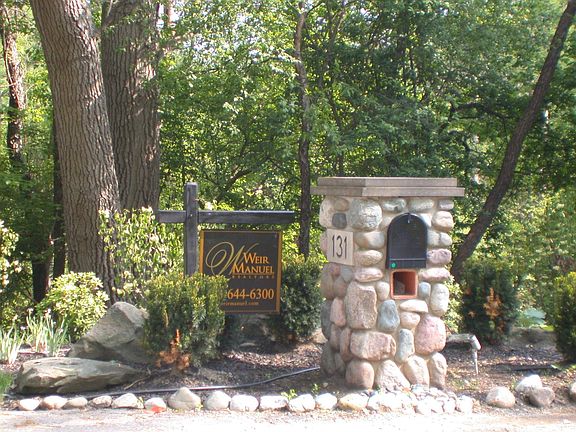 ENTRY TO PRIVATE DRIVE