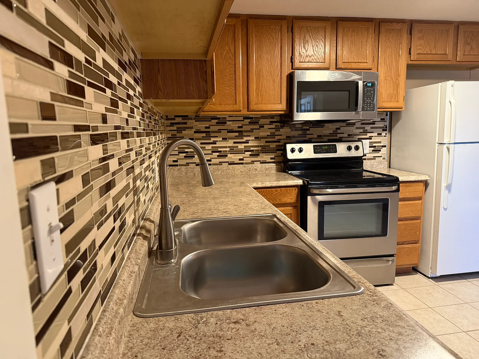 3 bed, 1262 sqft, $1,650 — Photo 2