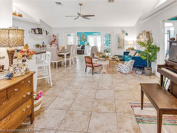 4th image of 1102 Wildflower St
