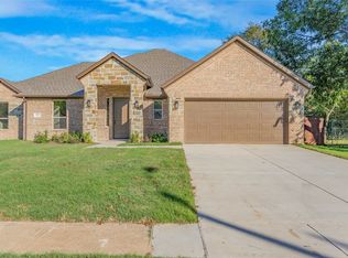 841 Tuskegee St, Grand Prairie, TX 75051