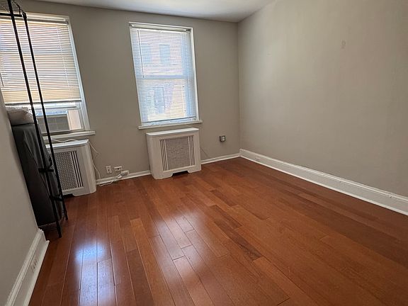 4th image of 742 Carpenter St Floor 2