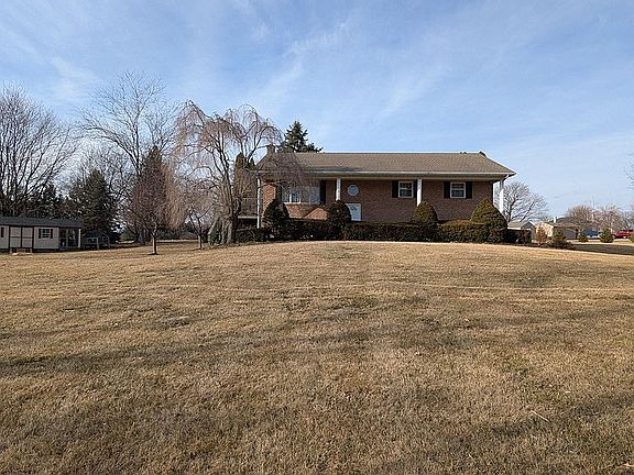 3rd image of 665 Prescott Dr