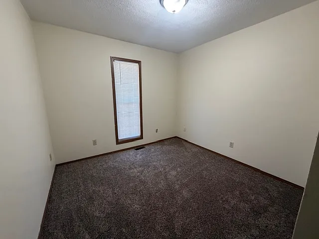 3 bed, 1.5 bath, 1350 sqft, $1,300 — Photo 17