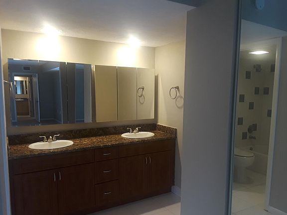 5th image of 1700 Embassy Dr APT 207