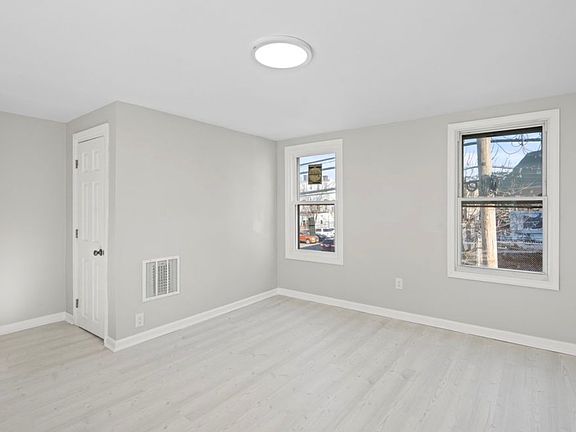 4th image of 173-175 Lembeck Ave #2A