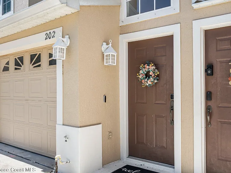 500 Trotter Ln #202 — Photo 2
