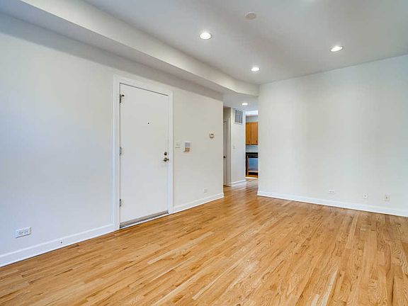 4th image of 5623 N Wayne Ave #2C