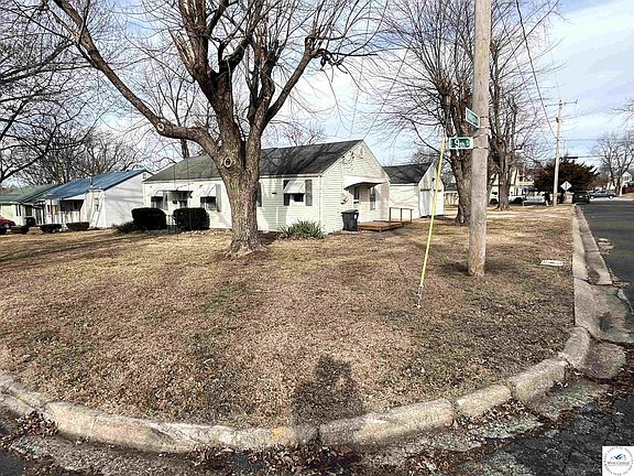 2nd image of 1823 E 9th St