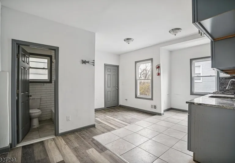 143 Valley Rd #1R — Photo 4