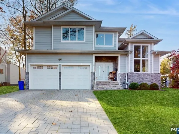 51 Roosevelt St, Cresskill, NJ 07626