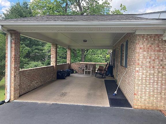 3rd image of 1846-1 Pineview Dr