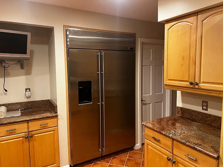685 Shore Rd — Photo 16