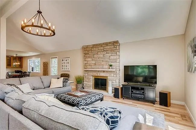 1658 Bear Mountain Dr — Photo 3