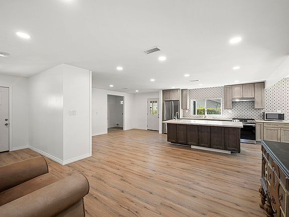 3rd image of 3352 Altadena Ave