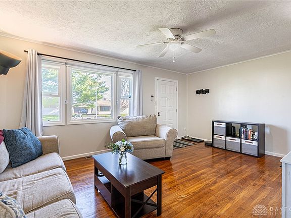 4th image of 2332 Carew Ave