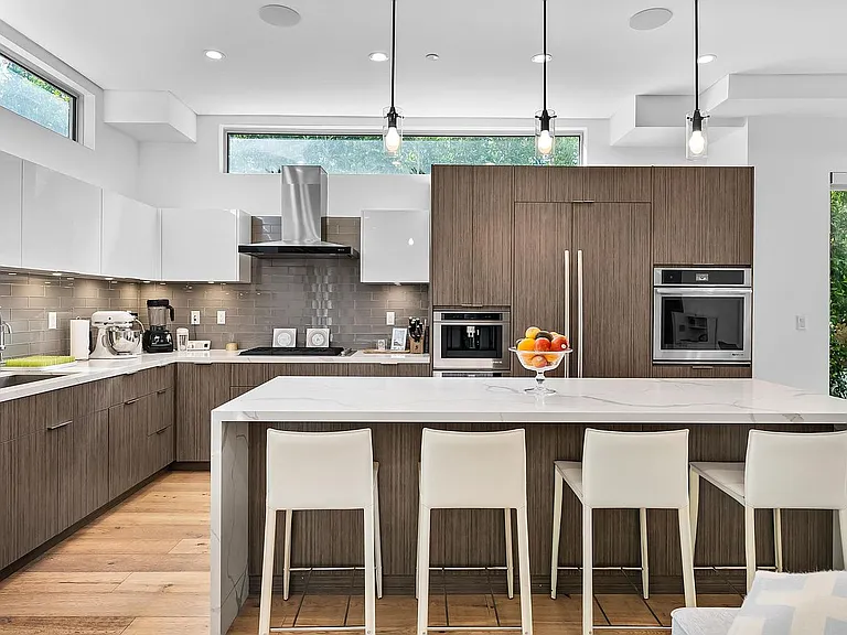 801 N Kilkea Dr — Photo 5