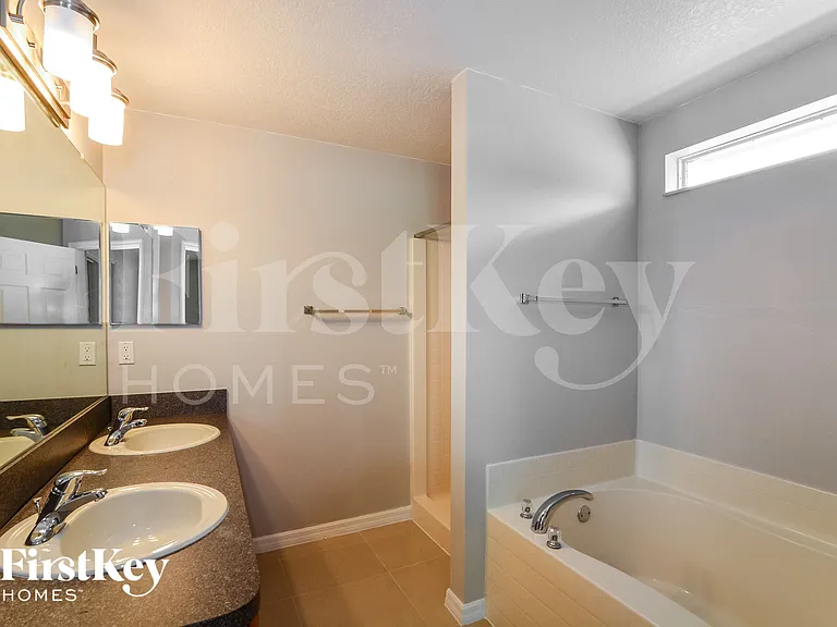 307 Michigan Ln — Photo 10