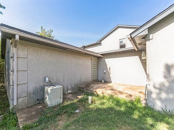 4th image of 3701 Decker Dr
