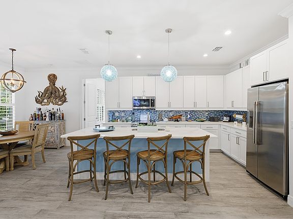 3rd image of 3929 Shoreside Dr