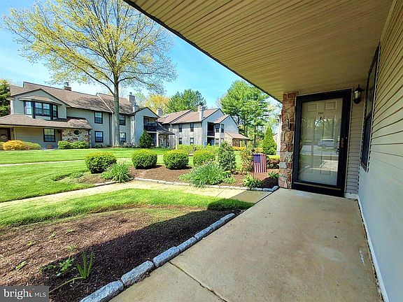 2nd image of 102 Basswood Ct
