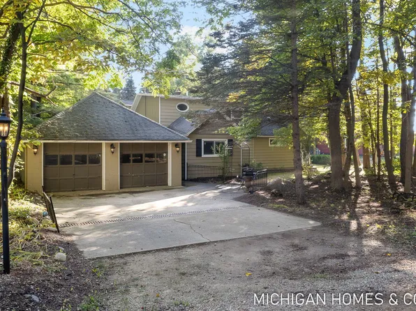 7128 116th Ave, Fennville, MI 49408