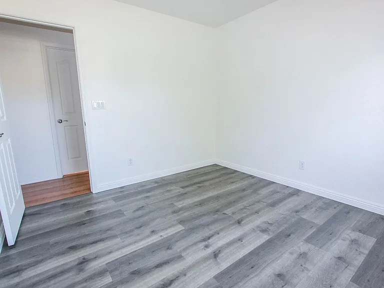 4266 N Saratoga Dr — Photo 14
