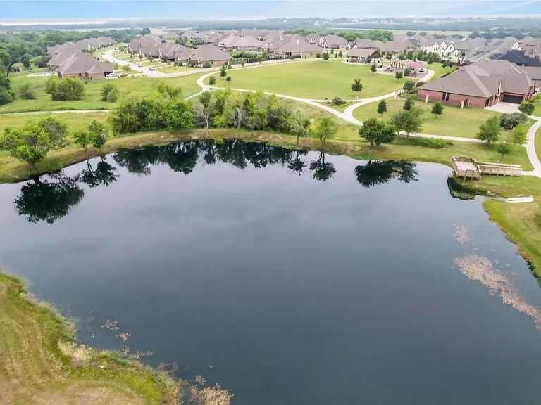 3323 Royal Ridge Dr — Photo 29