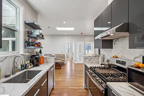 1512 California St #5 Photo 1