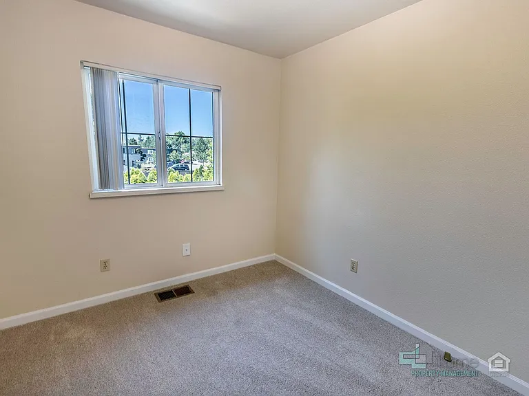 3489-3493 Hawthorne Ave NE — Photo 36