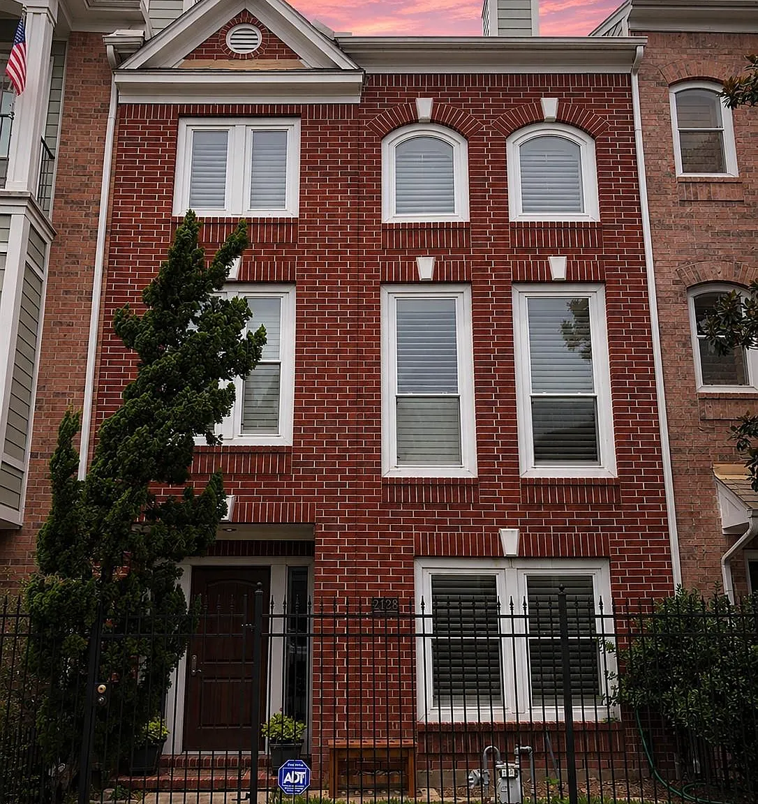 2 bed, 2.5 bath, 2078 sqft, $2,700 — Photo 1