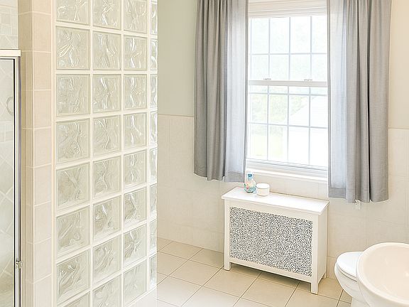 3rd image of 56 Jefferson Ave #1