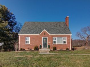 1014 Masons Ln, Vinton, VA 24179