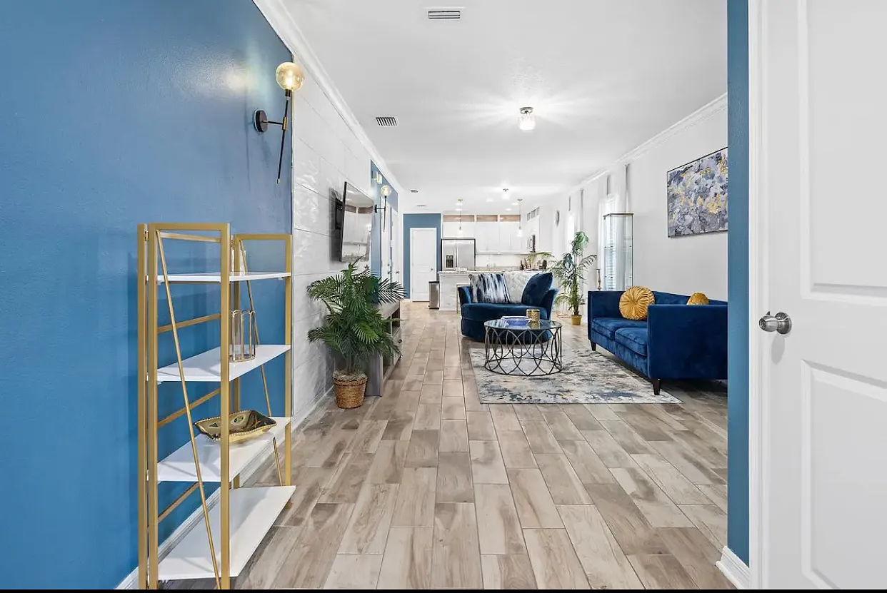 2601 E Lake Ave — Photo 3