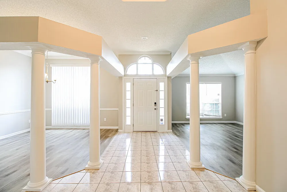 4 bed, 2.0 bath, 2154 sqft, $4,020 — Photo 4