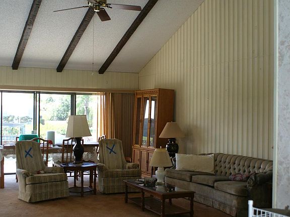 Home For Sale In Queens Cove