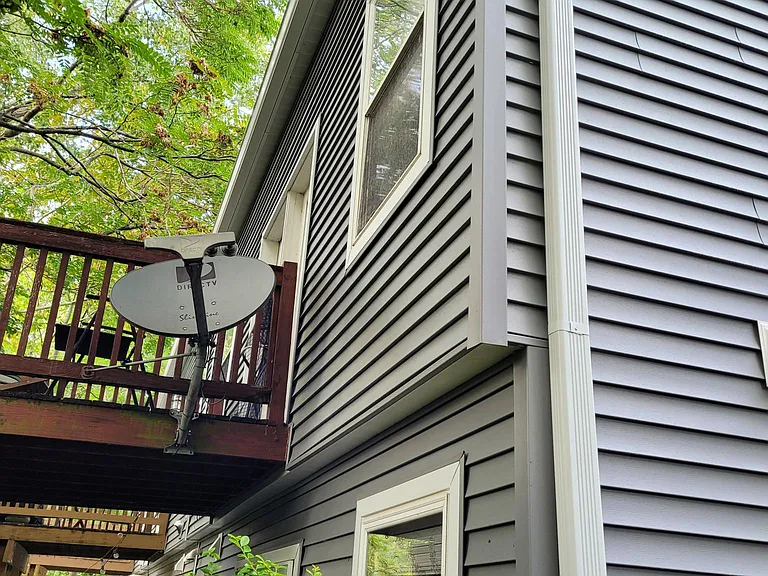590 Bradley St — Photo 2