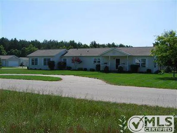 7826 Sunset Shores Dr, Stanwood, MI 49346