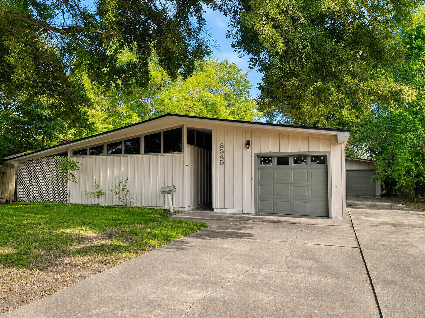 3 bed, 1.5 bath, 1115 sqft, $1,550 — Photo 1