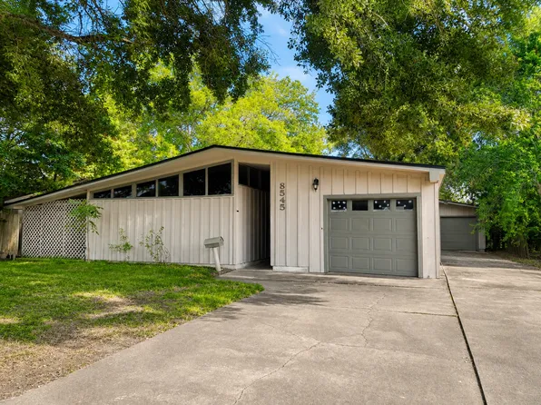8545 Greenridge Ln, Beaumont, TX 77707