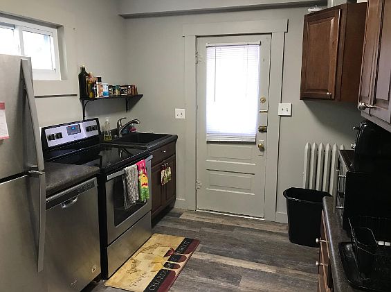 3rd image of 915 Dewey Ave