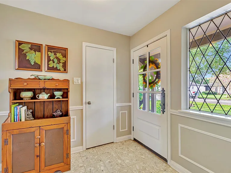 18623 Prince William Ln — Photo 3