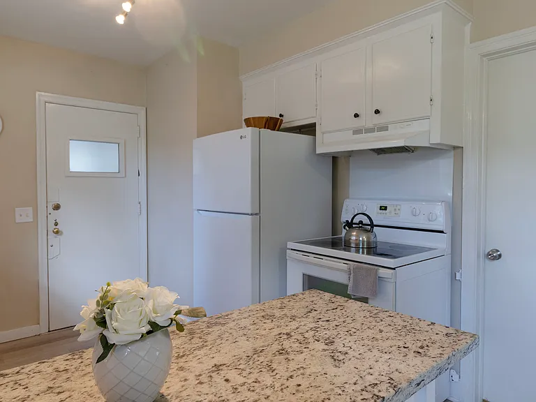 2318 Baxter St — Photo 20