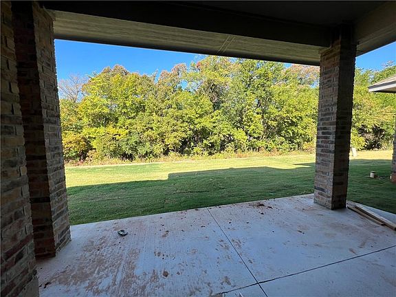 5th image of 2405 Creekview Dr