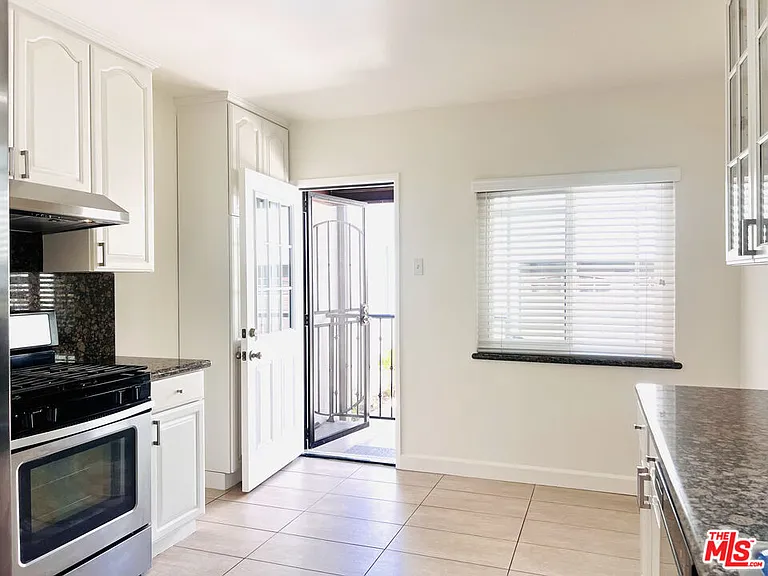 926 N Pass Ave — Photo 14