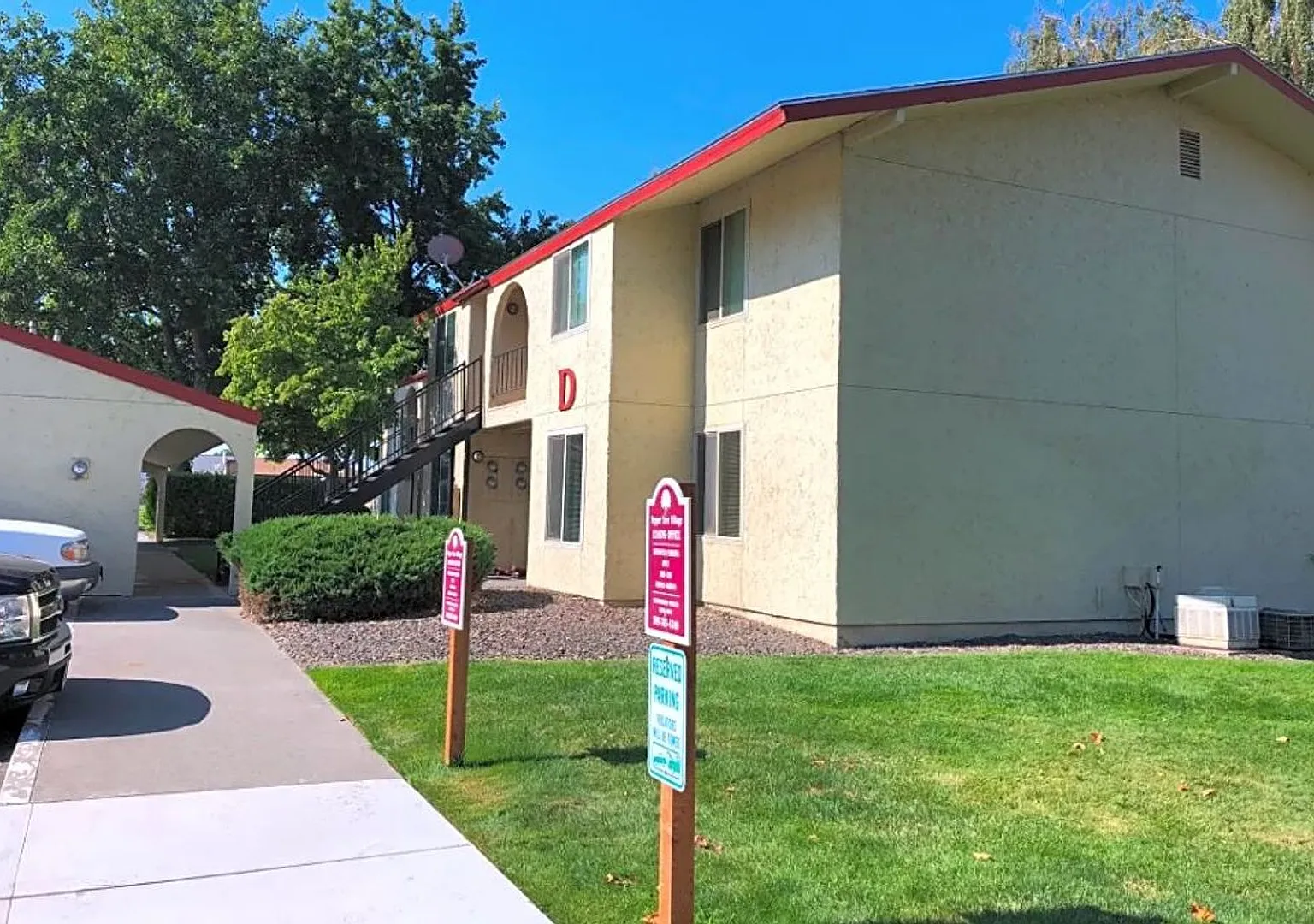 Pepper Tree Village Apartments — Photo 2